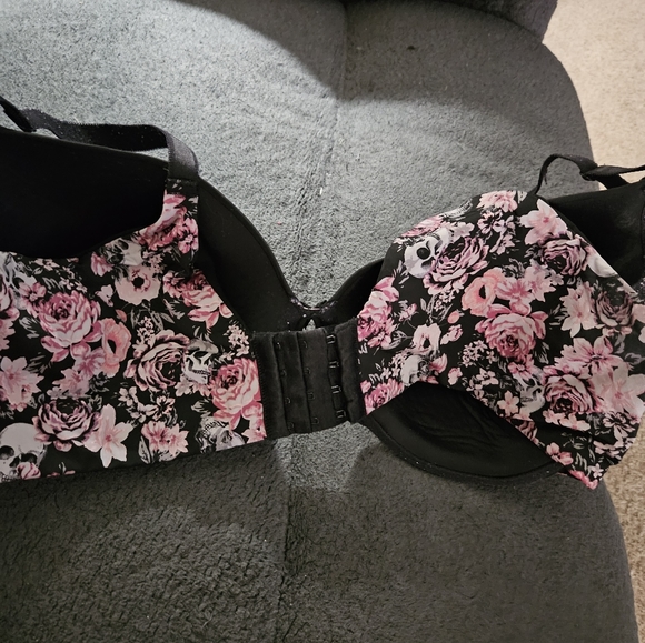 GUC TORRID SKULL & ROSES 44DDD T-SHIRT BRA - Picture 4 of 4